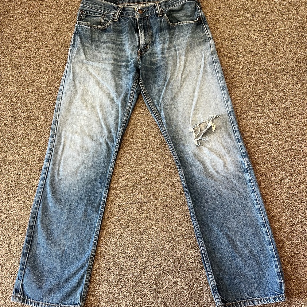 Men’s Levi’s distressed knee ripped jeans Blue 32x30